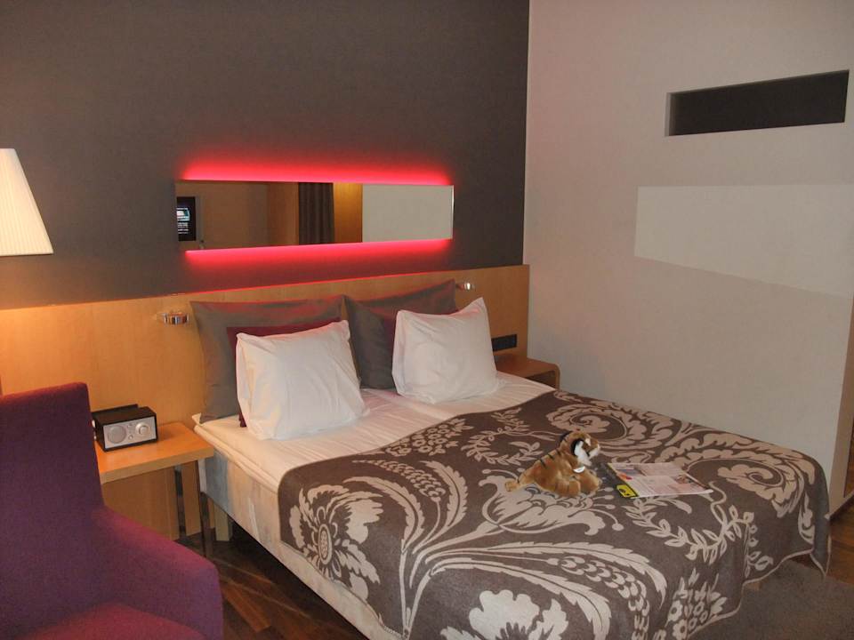 Bett, Zi. 506 Hotel GLO Espoo Sello