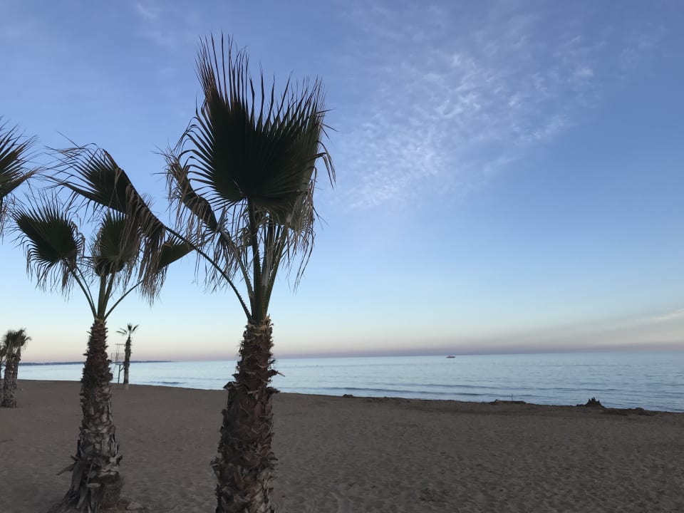 Strand Club Grand Side