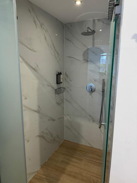 Zimmer Cavo Orient Beach Hotel & Suites