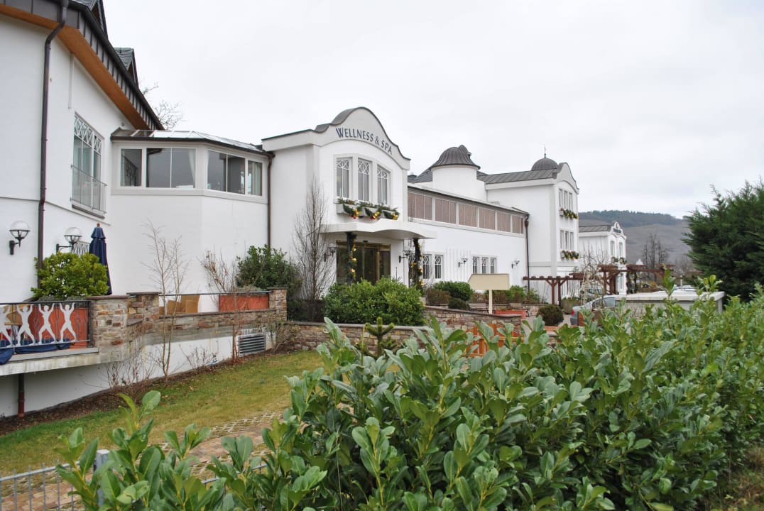 Ansicht Strassenseite Hotel Weisser Bär