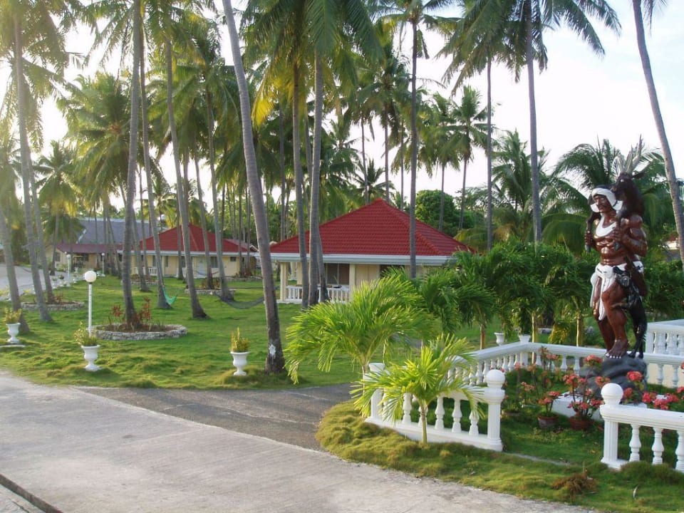 Blick auf die Bungalows Hotel Whispering Palms Island Resort