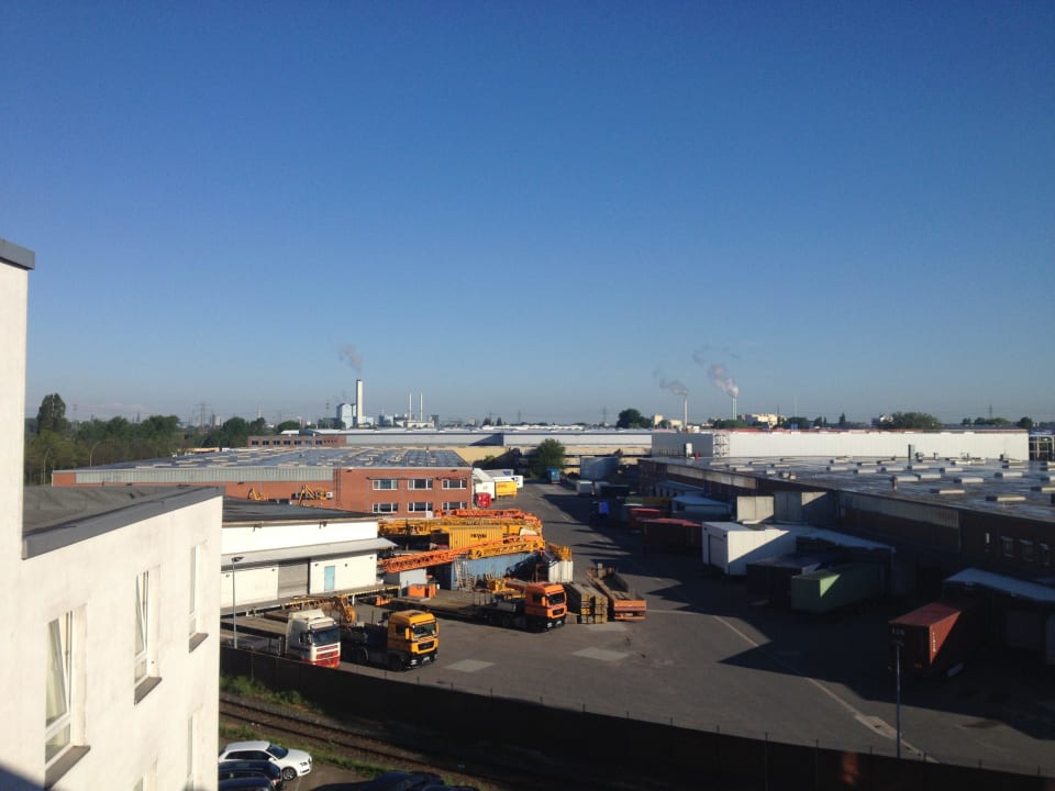 Ausblick auf die Müllverbrennungsanlage Moorfleet PLAZA INN Hamburg Moorfleet