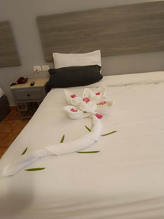 Zimmer Protels Crystal Beach Resort