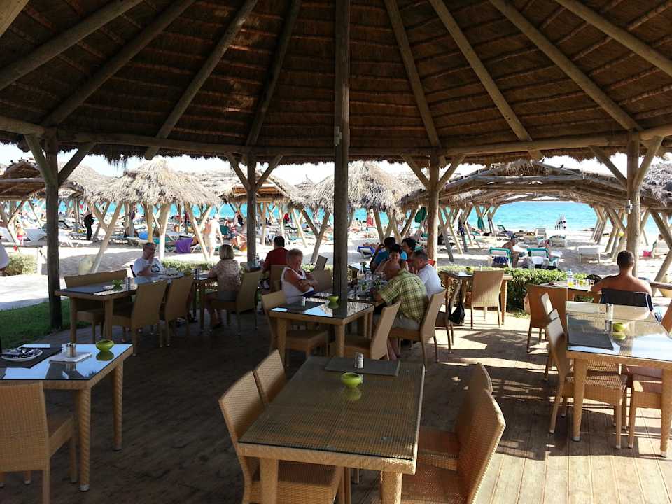 Traumhaftes Ambiente am Beachrestaurant The Orangers Beach Resort and Bungalows