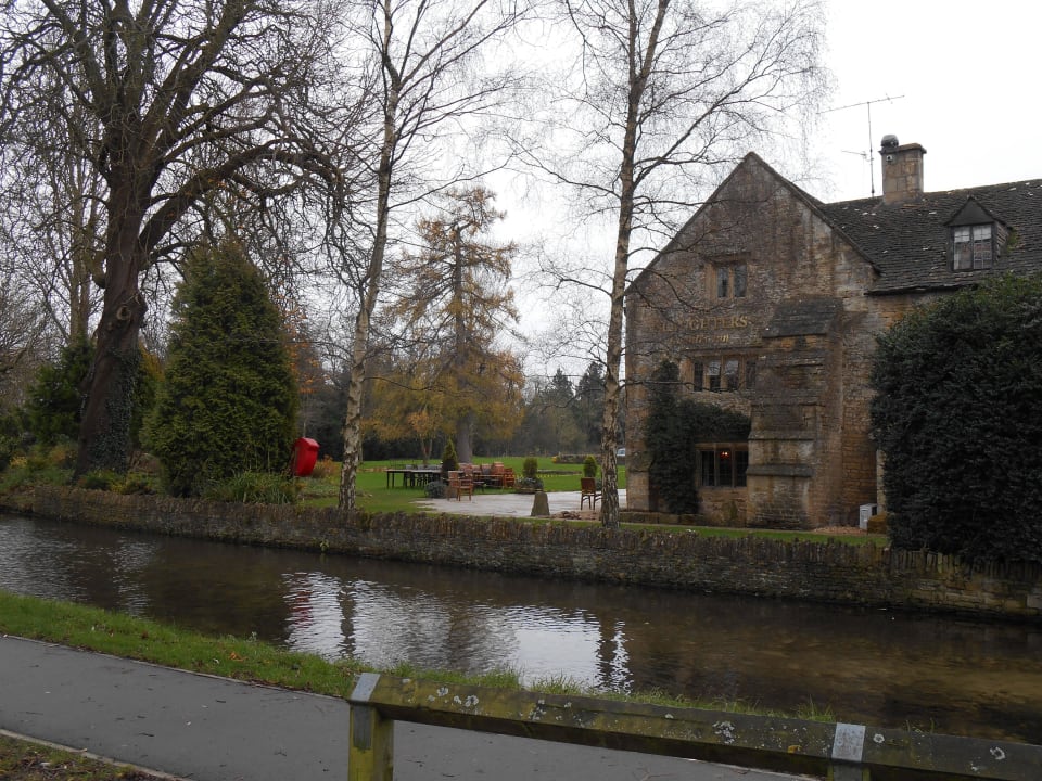 View from the road in the village Hotel Washbourne Court