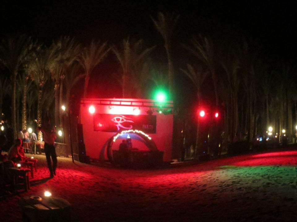 Beach party with DJ Mario Makadi Palace