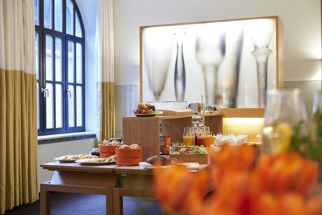Frühstücksbuffet im Hotel Victoria Hotel VICTORIA Nürnberg