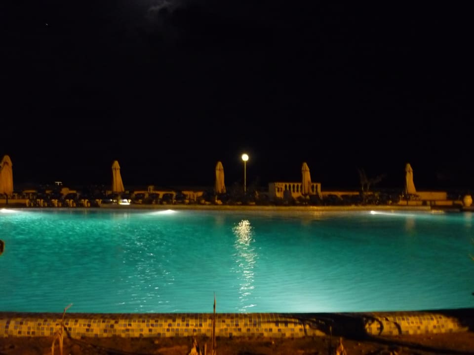 Pool bei Nacht Samira Club