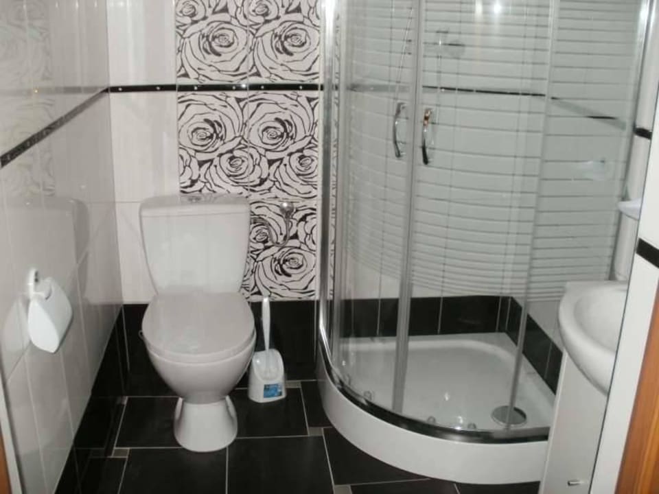 Łazienka w domku w Międzywodziu. Osrodek Domkow Letniskowych Relaks