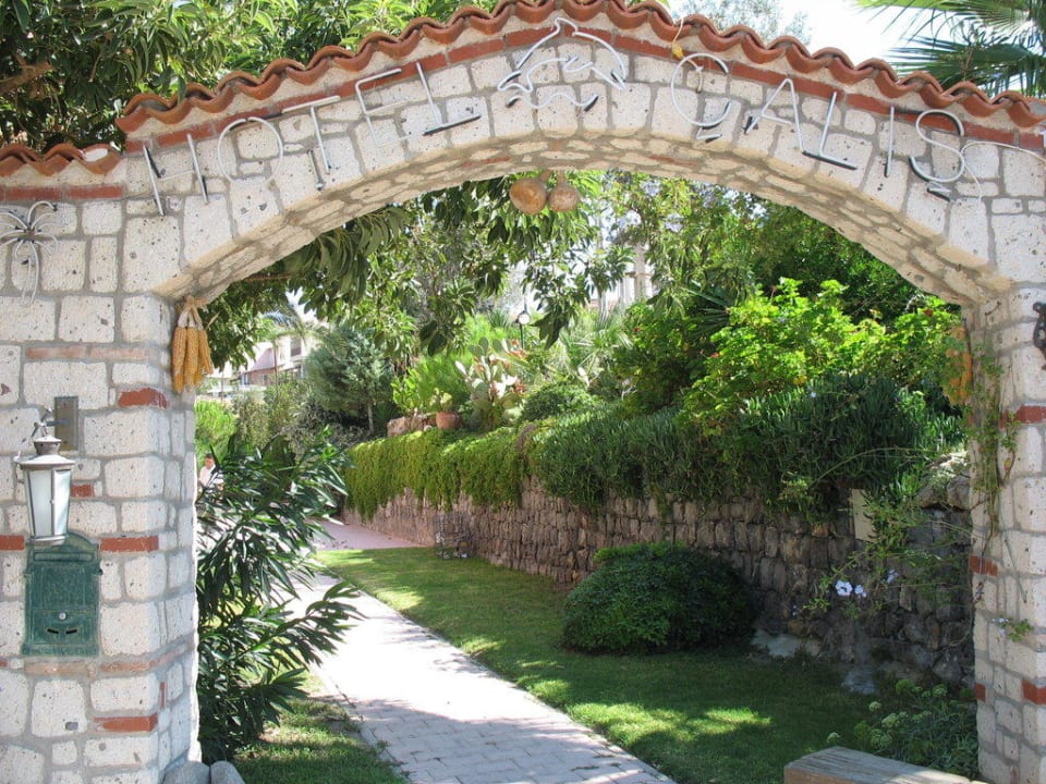 Eingang zum Hotel Hotel Calis