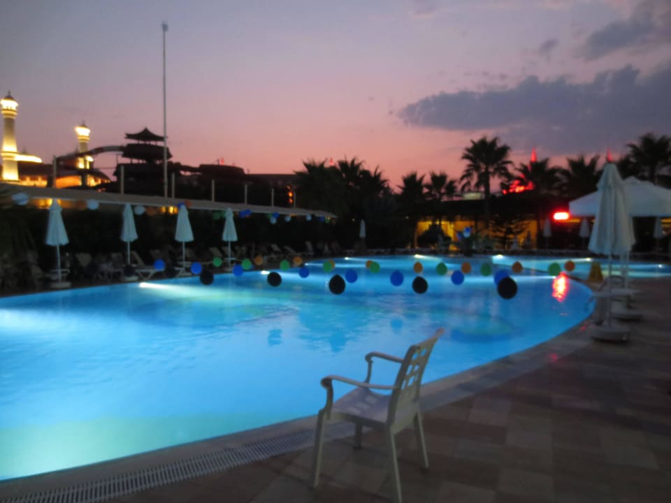 Animationspool bei Abendrot Calimera Hane Garden