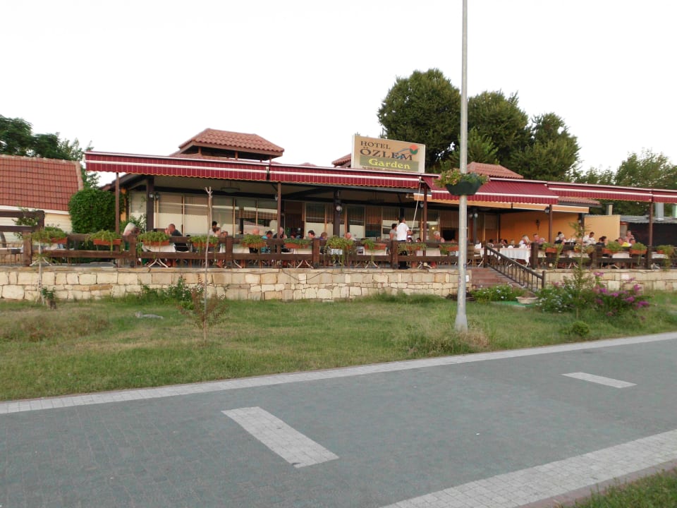 Aussenansicht Lokal Özlem Garden Hotel