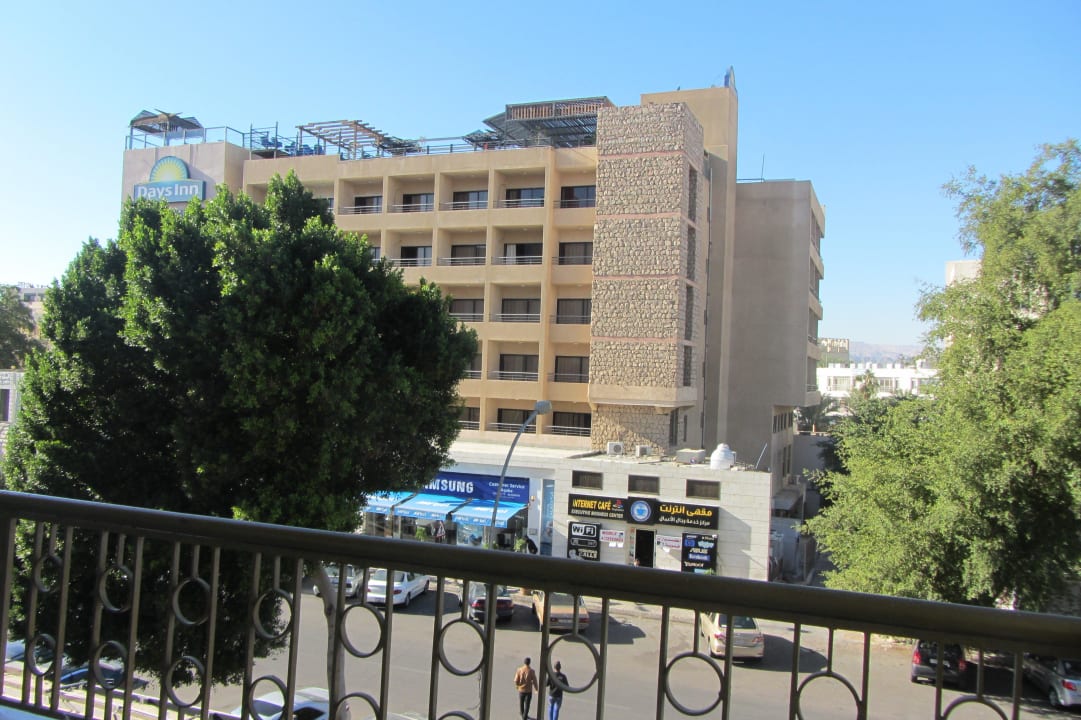 Вид с балкона Al Qidra Hotel