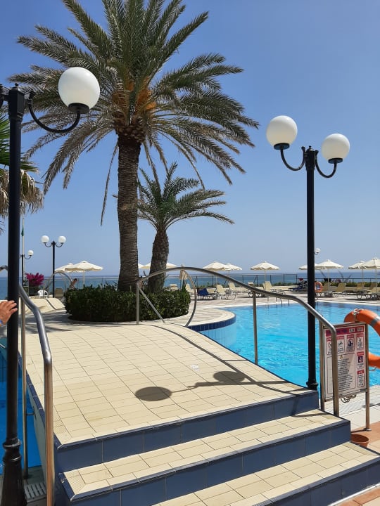 Pool Hydramis Palace Beach Resort