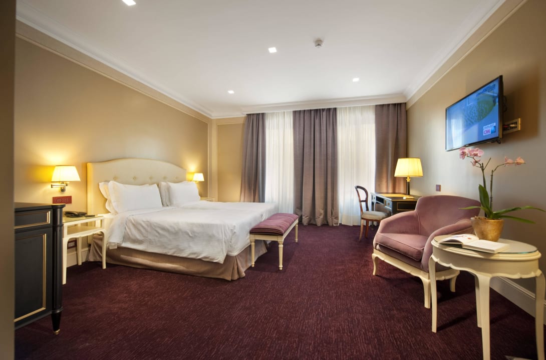 Deluxe room InterContinental Rome Ambasciatori Palace by IHG