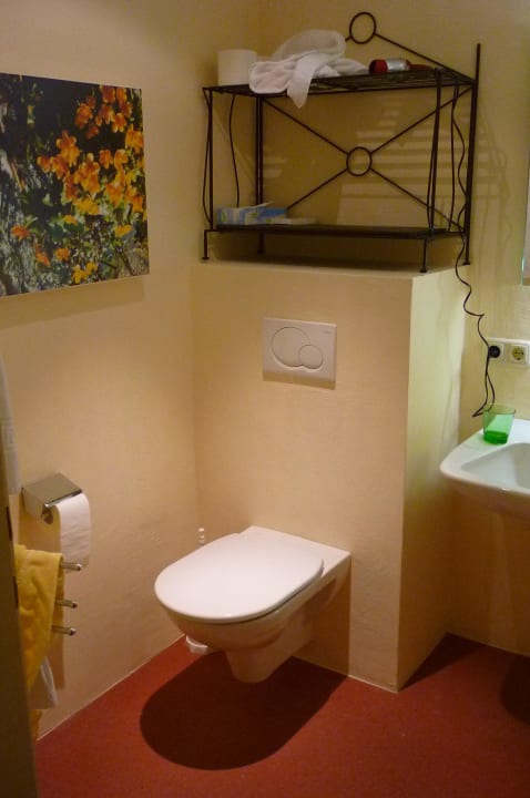 Badezimmer(Zimmer Nr2 welches wir hatten) Hotel Hochfilzer