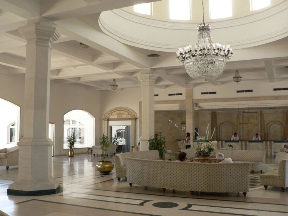 Lobby Brayka Bay Resort