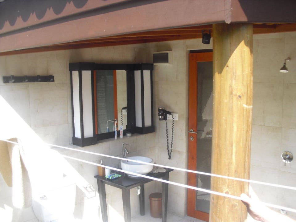 Badezimmer Strandbungalow Kuredu Island Resort & Spa