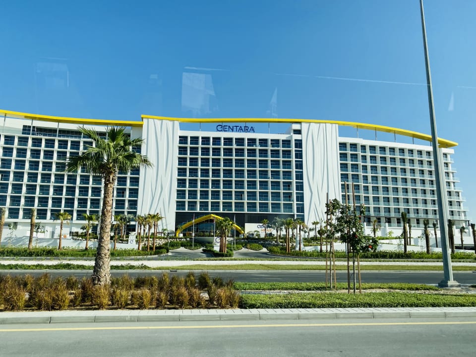 Außenansicht Centara Mirage Beach Resort Dubai - A World of Family Fun