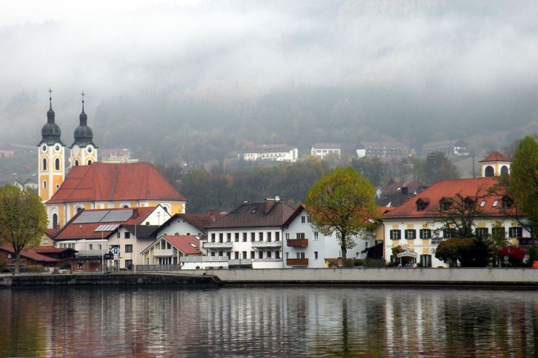 Obernzell- Hotel oberhalb am Hang Panoramahotel Fohlenhof