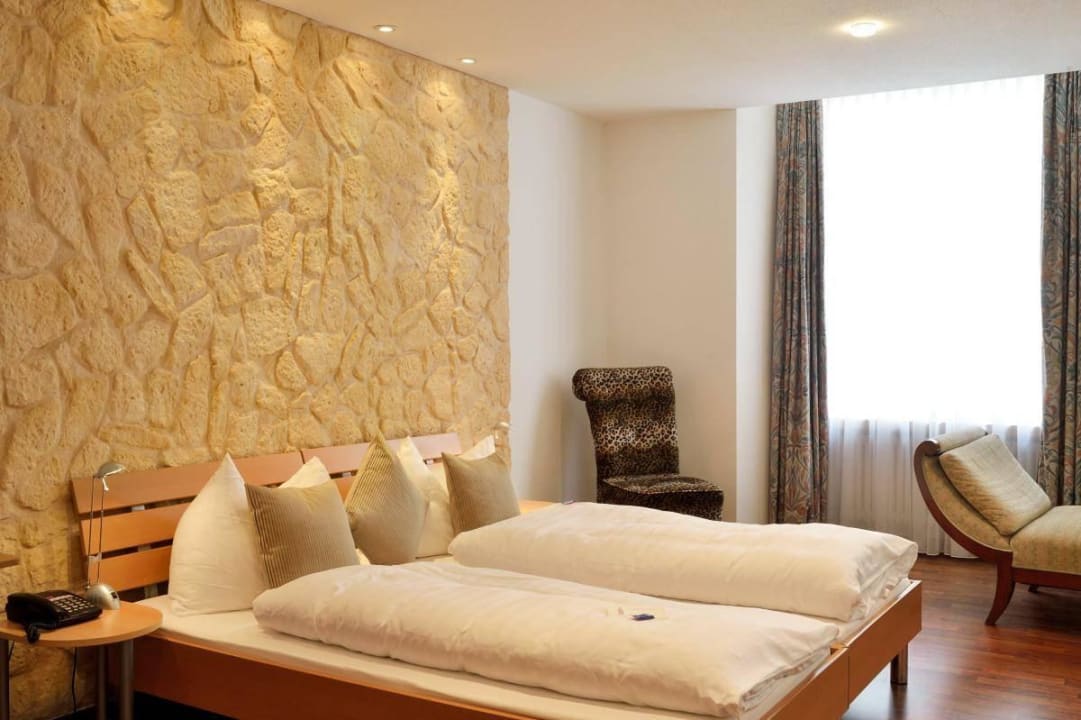 Doppelzimmer Hotel Roter Turm/Tour Rouge