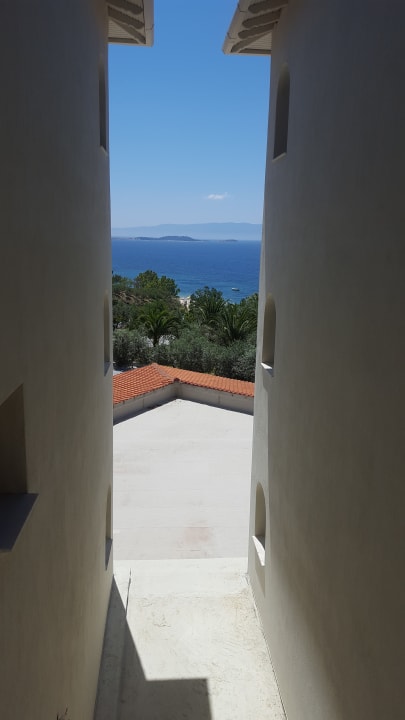 Außenansicht Akrathos Beach Hotel