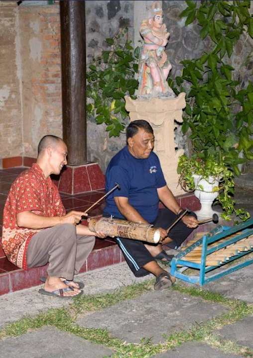 Nachtmusik Anom Beach Hotel