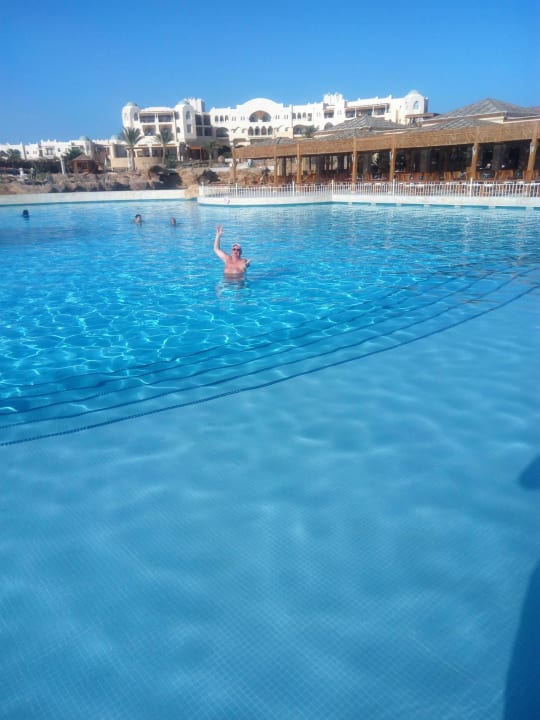 Beheizter Pool mit olympischen Ausmaßen Hotel Kempinski Soma Bay