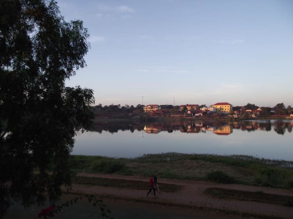 Sonnenaufgang während des Frühstück Hotel Terres Rouges Lodge