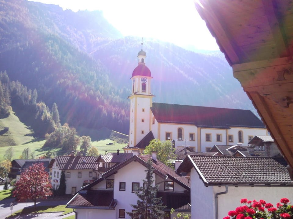 Oktobermorgen vom Ostbalkon im Fuxhof Hotel Der Stubaierhof Neustift