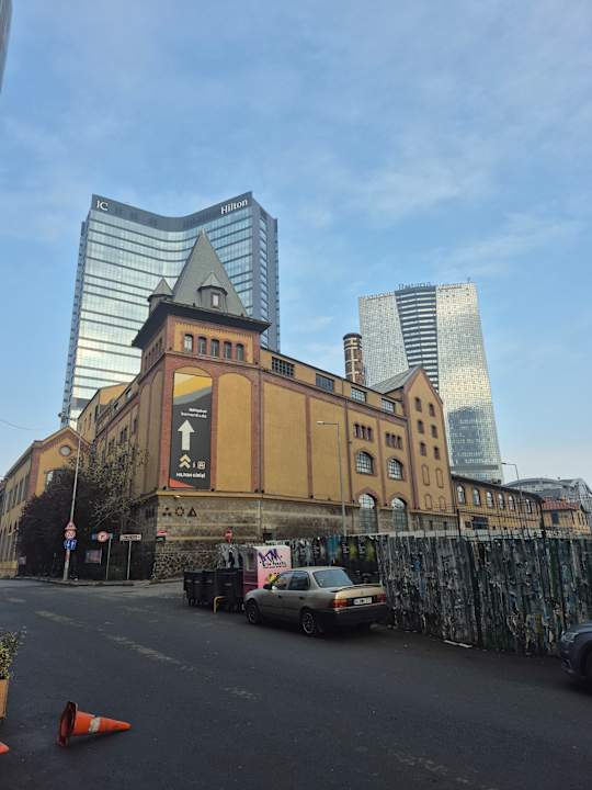 Außenansicht Hilton Istanbul Bomonti Hotel & Conference Center