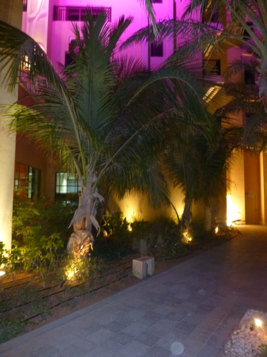 Gartenanlage DoubleTree by Hilton Resort & Spa Marjan Island