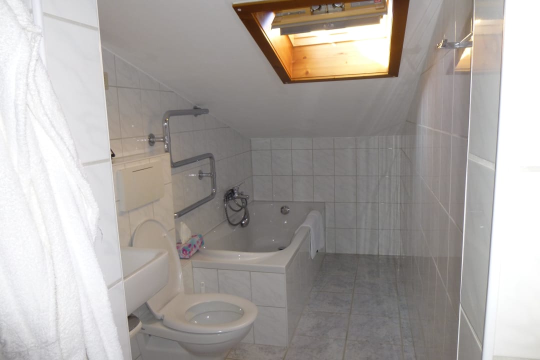Badewanne, Toilette, Waschbecken... Familotel Der Böhmerwald - Euer Familienhotel im Bayerischen Wald