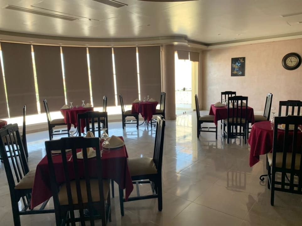 Gastro Dive Inn Resort