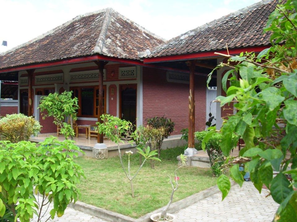 Garten mit Bungalows Hotel Indra Pura