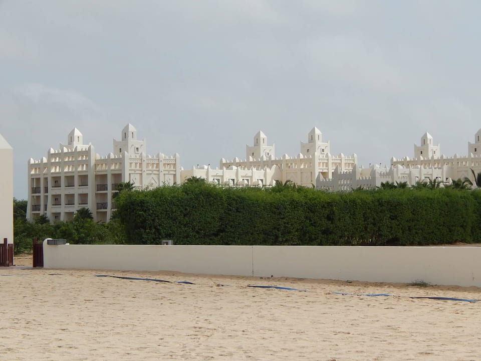 Ansicht vom Strand her gesehen Hotel Riu Karamboa