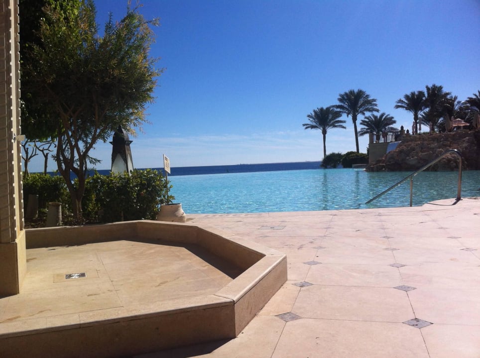 Am Infinity-Pool Makadi Spa - Adults only