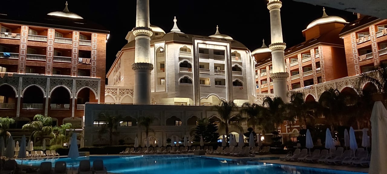 Außenansicht Royal Taj Mahal Hotel