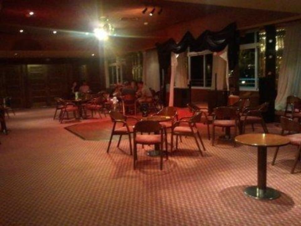 In diesem Raum waren täglich Abendveranstaltungen allsun Hotel Lucana