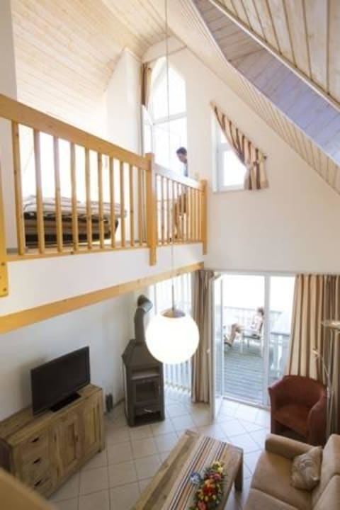 Zimmer Kapitänsdeck Wohnbereich Ferienpark Müritz