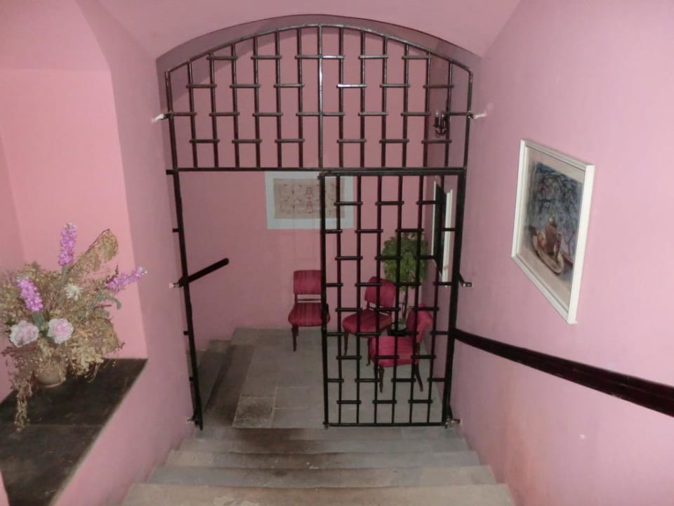 Schmiedeeiserner Zugang  Hotel Salva Guarda