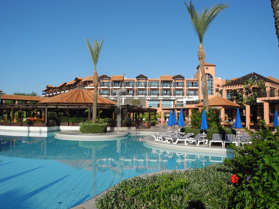 Pool und Haupthaus ROBINSON CYPRUS