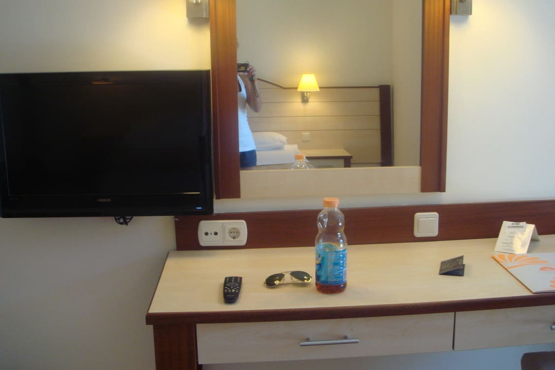 Fernseher und Ablage Adalya ArtSide