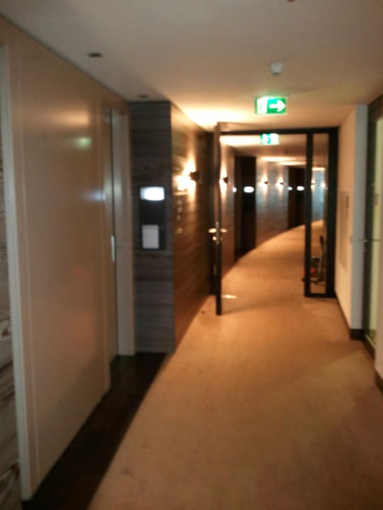 Flur zum Zimmer Kempinski Hotel Berchtesgaden