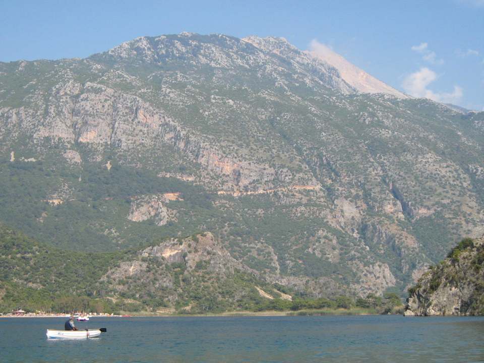 Am Tretboot im Meer Hotel Meri