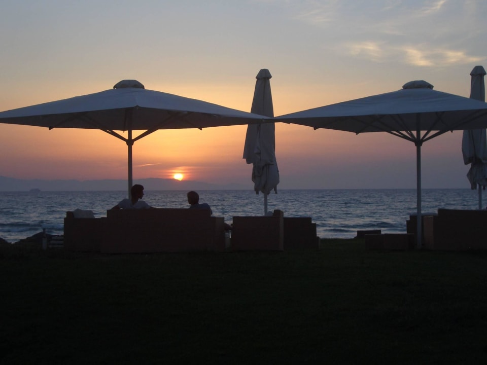 Sundowner ROBINSON KYLLINI BEACH