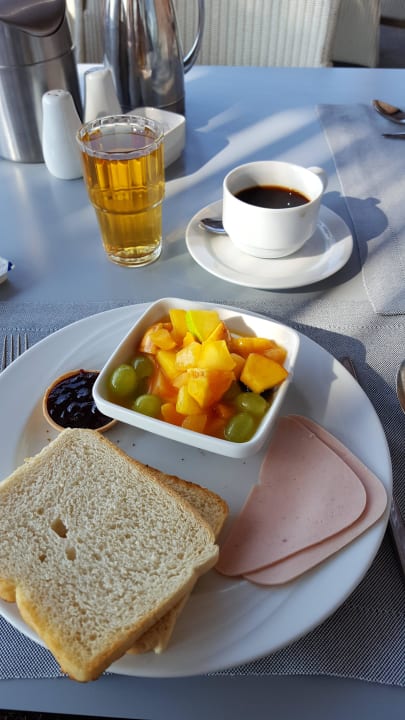 Frühstück im Restaurant Atlantica Belvedere Resort