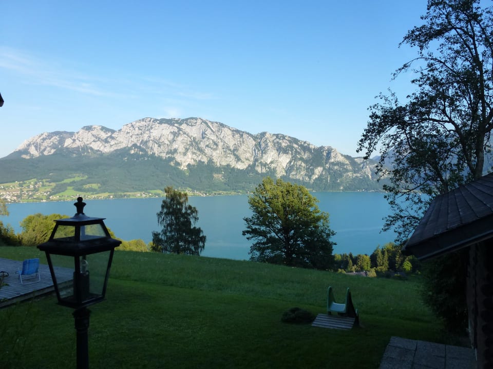 Blick auf den Attersee mit Höllengebirge Gasthof-Pension Druckerhof
