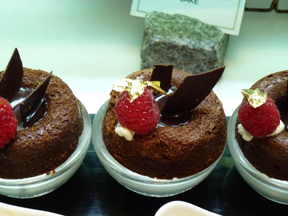 Nachtisch mit Blattgoldauflage W Abu Dhabi - Yas Island