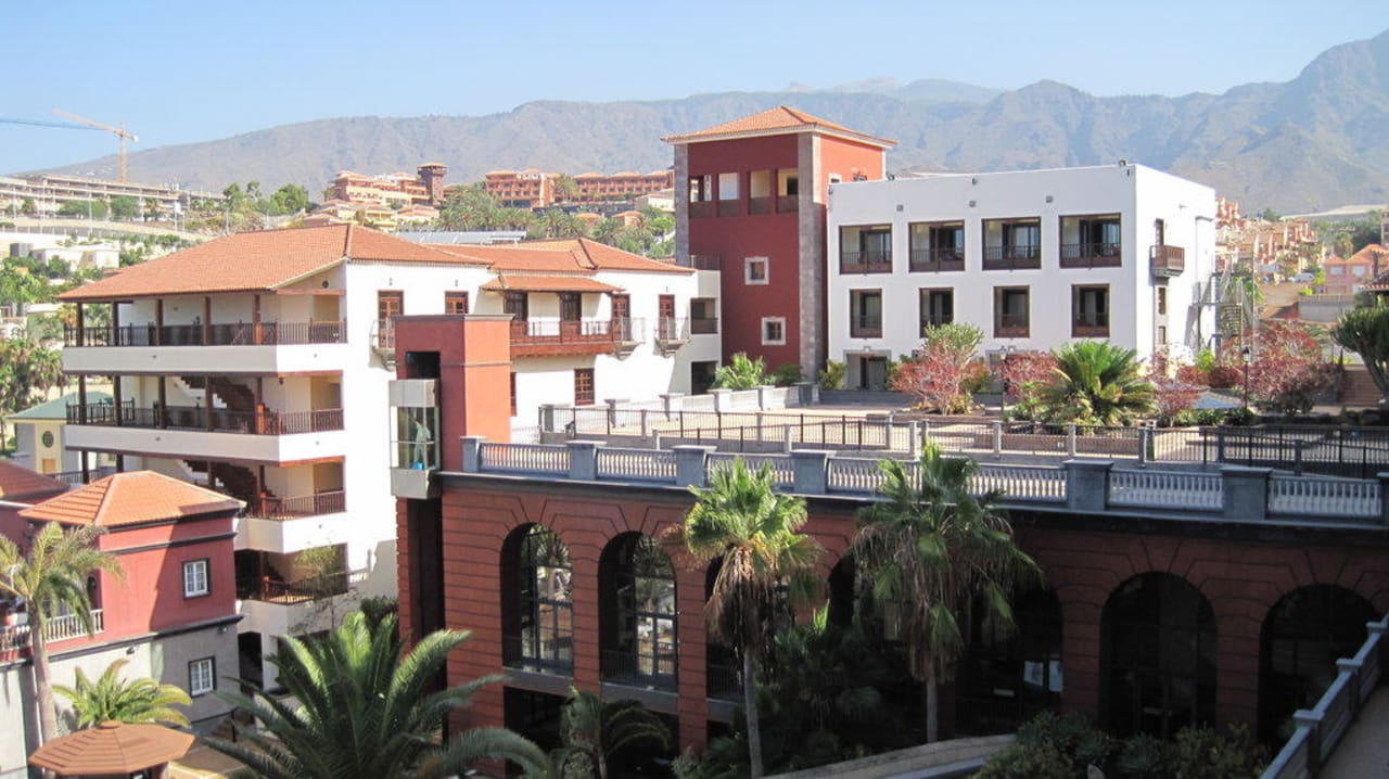 Blick vom Dach auf das Hauptgebäude Gran Tacande Wellness & Relax Costa Adeje